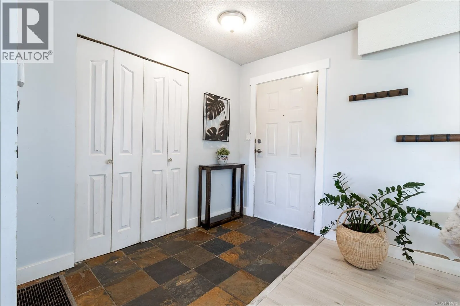 2112 Boxwood Rd