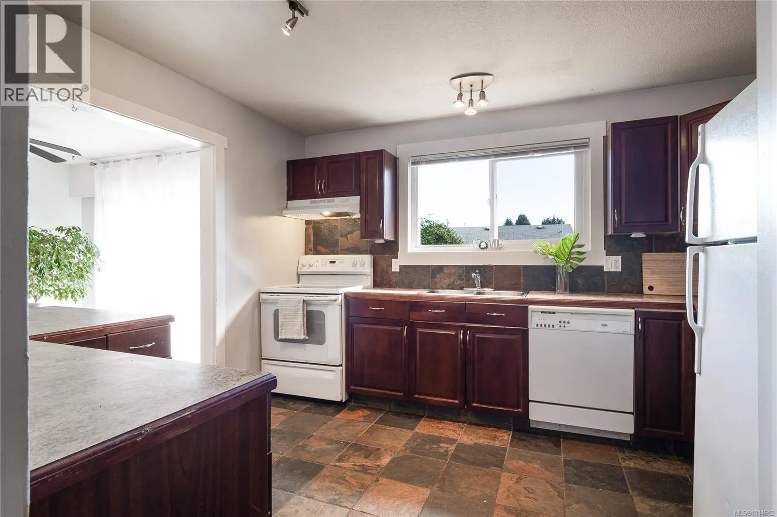 2112 Boxwood Rd