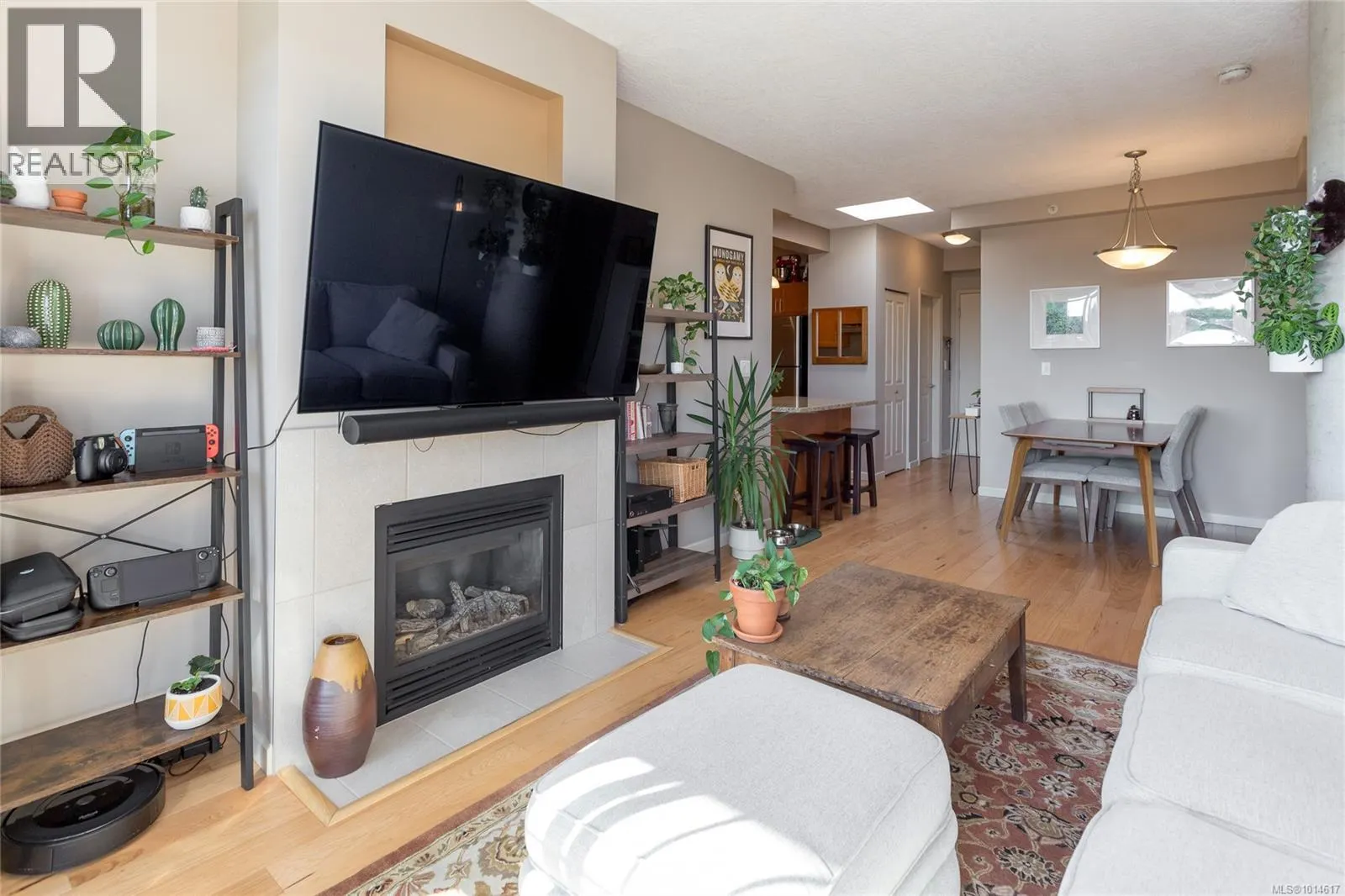606 827 Fairfield Rd