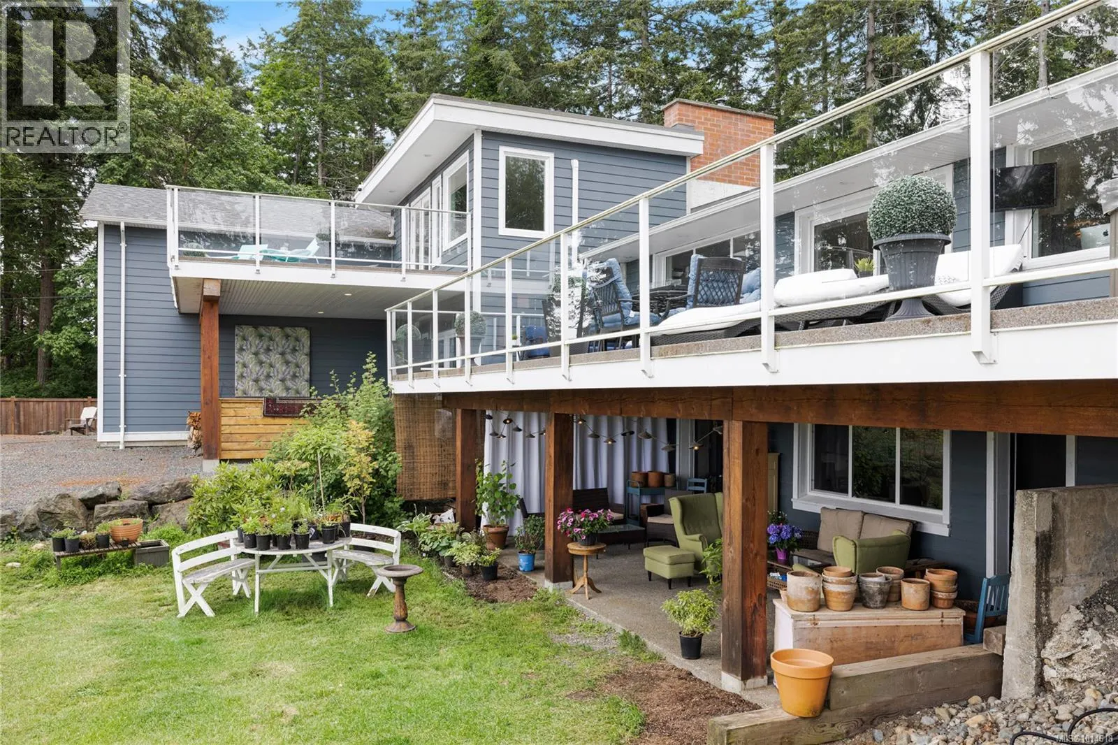 6445 Island Hwy W