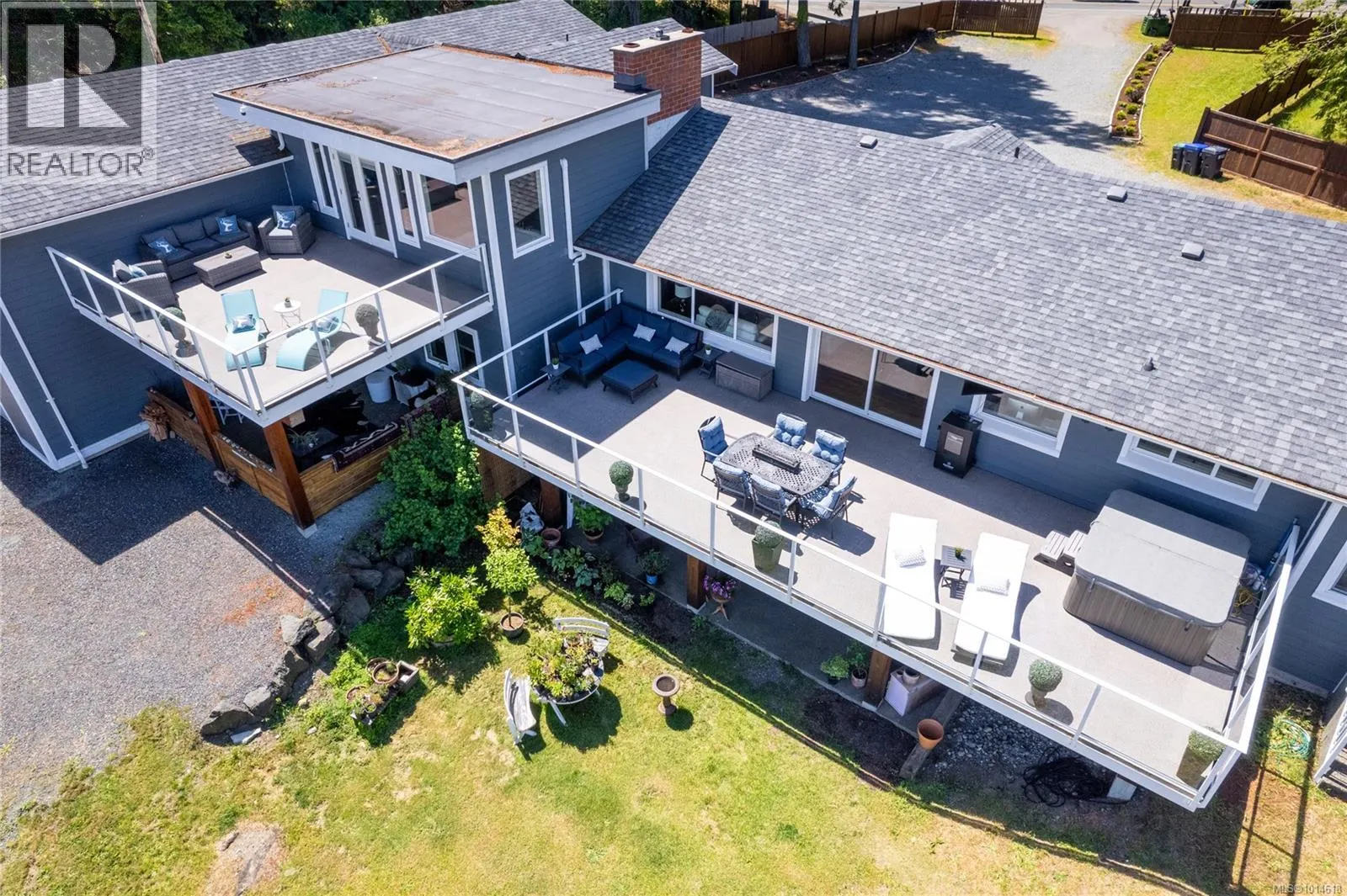 6445 Island Hwy W