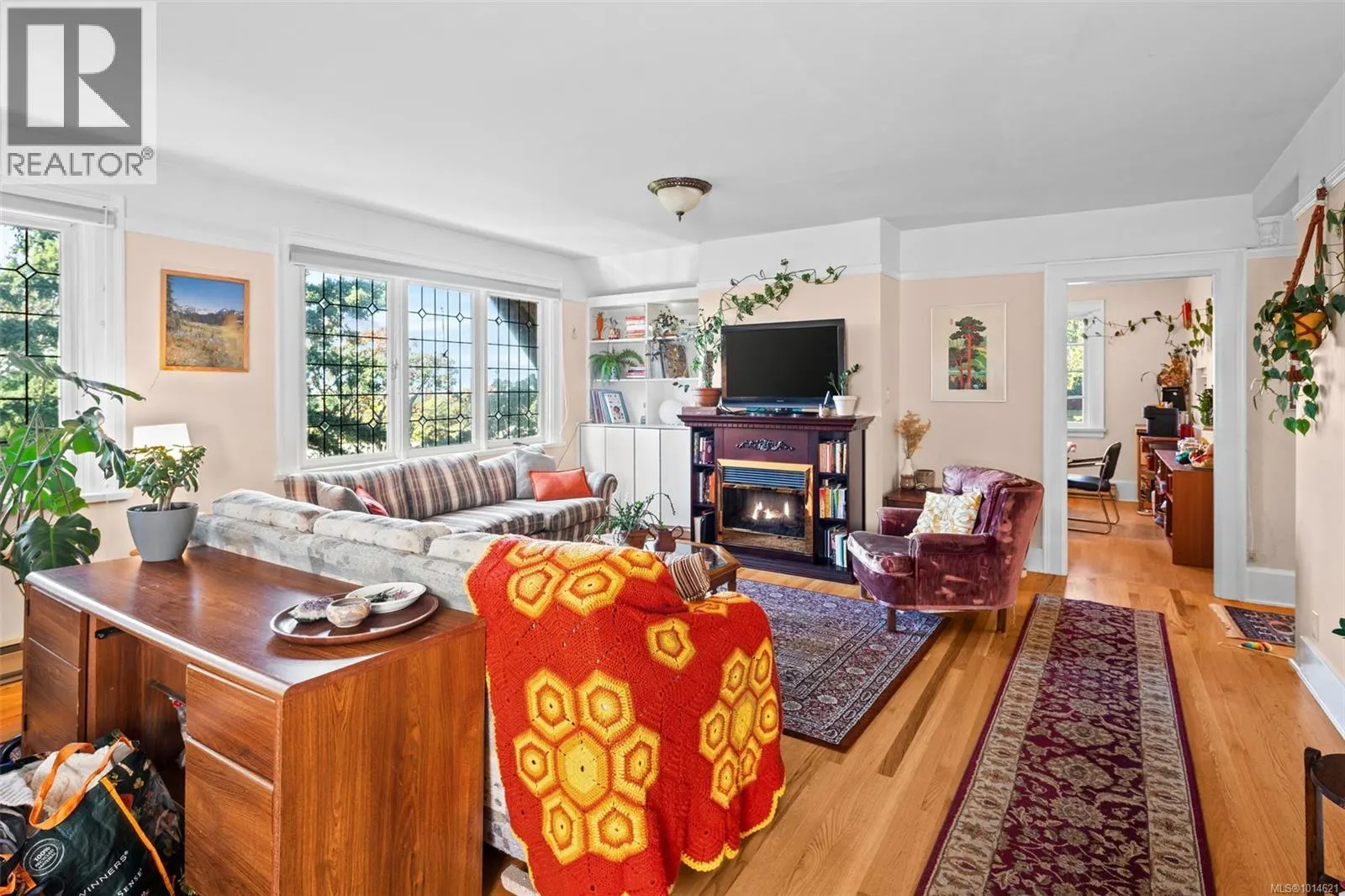 1043/1045 Belmont Ave