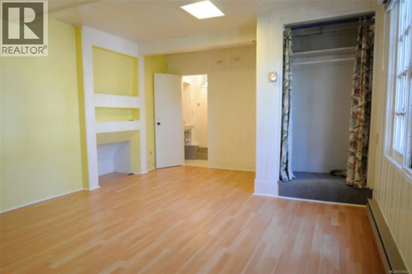 1043/1045 Belmont Ave