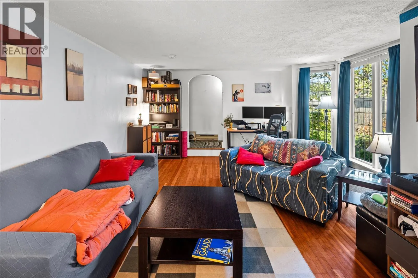 1043/1045 Belmont Ave