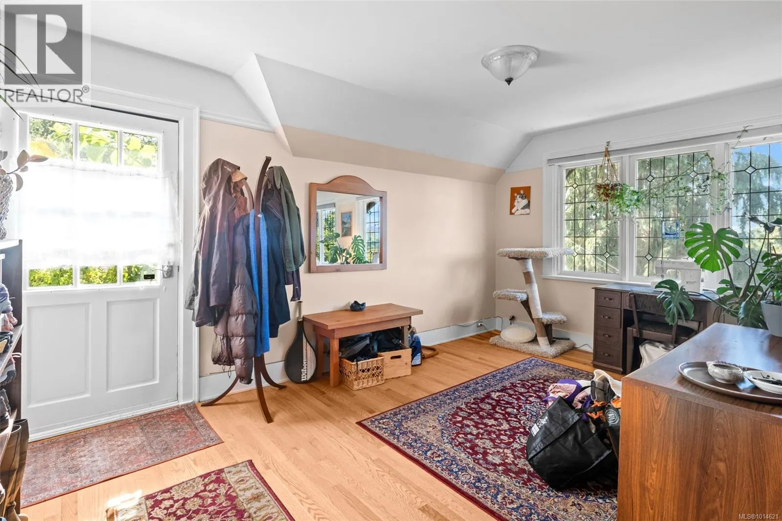 1043/1045 Belmont Ave