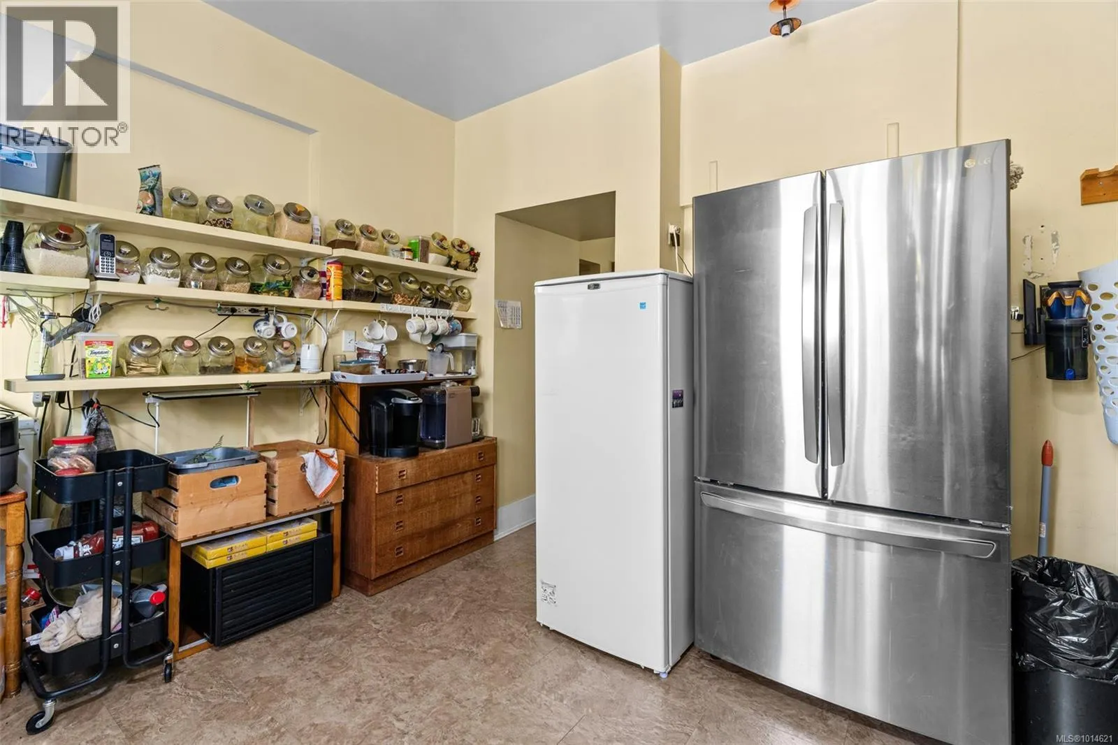 1043/1045 Belmont Ave