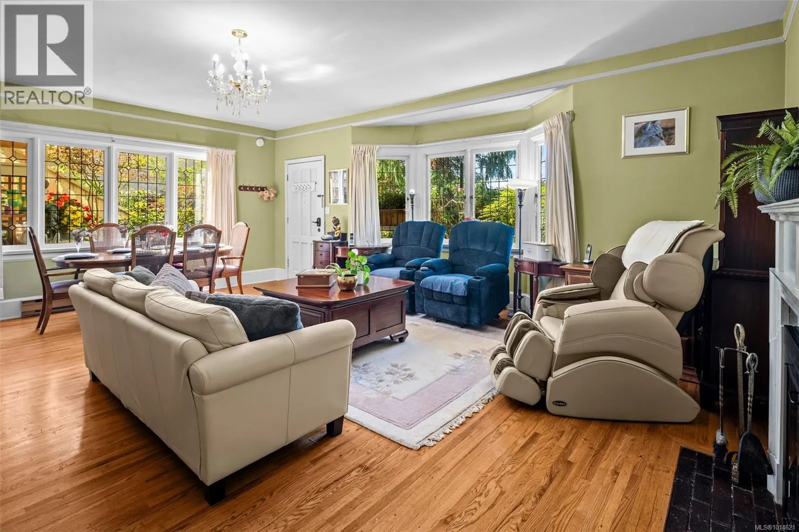 1043/1045 Belmont Ave