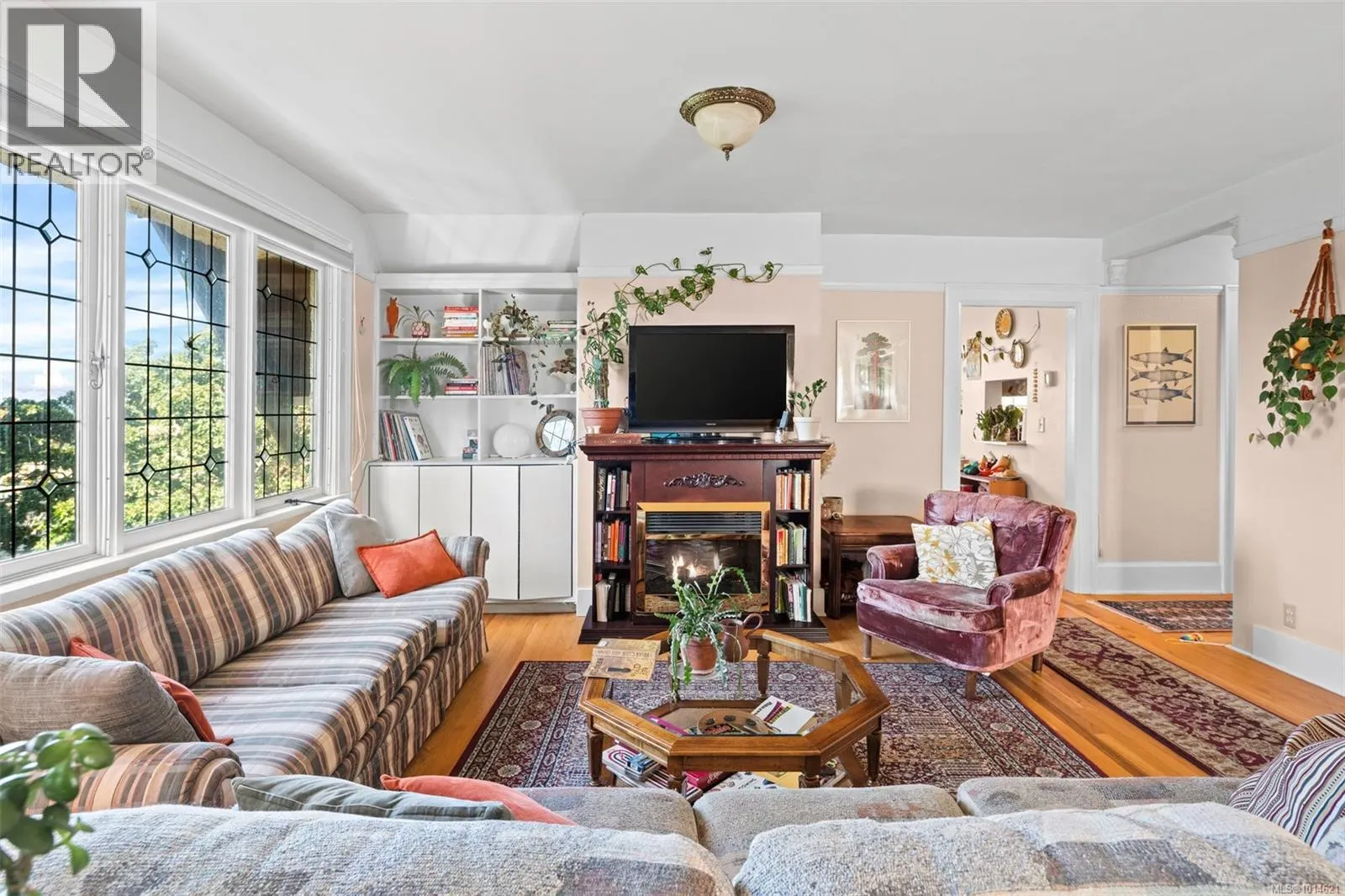 1043/1045 Belmont Ave