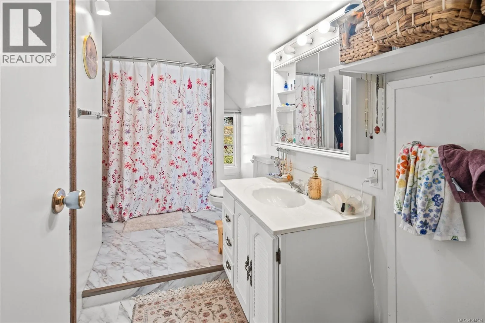 1043/1045 Belmont Ave