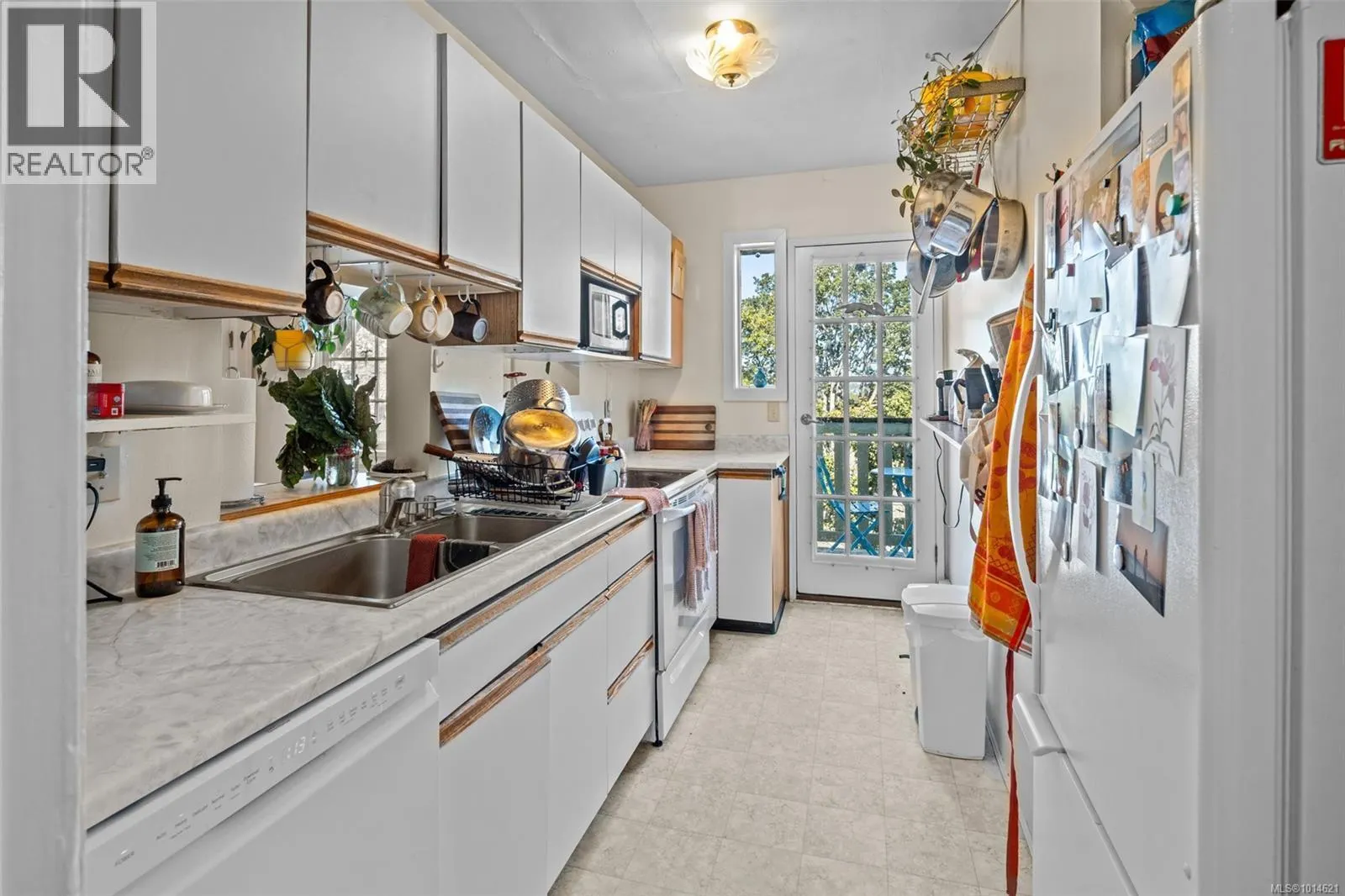 1043/1045 Belmont Ave