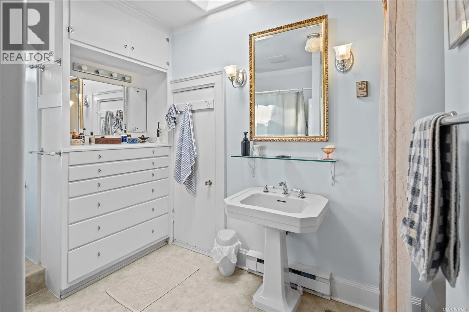 1043/1045 Belmont Ave