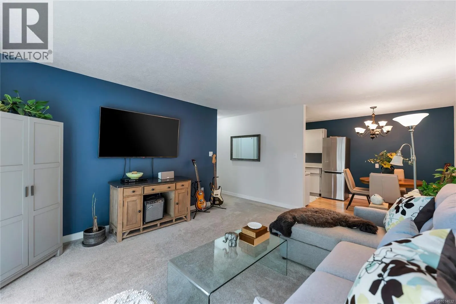 302 305 Michigan St
