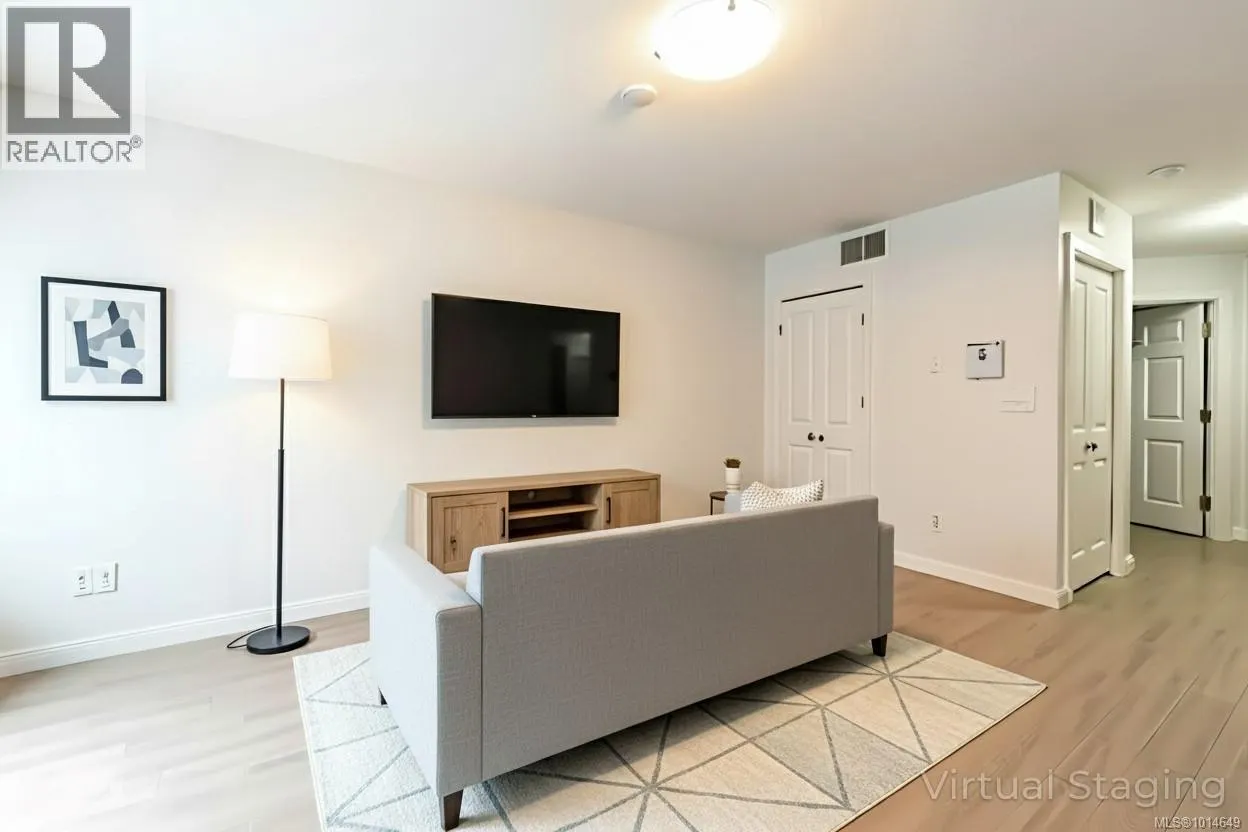 557 Lori Pl
