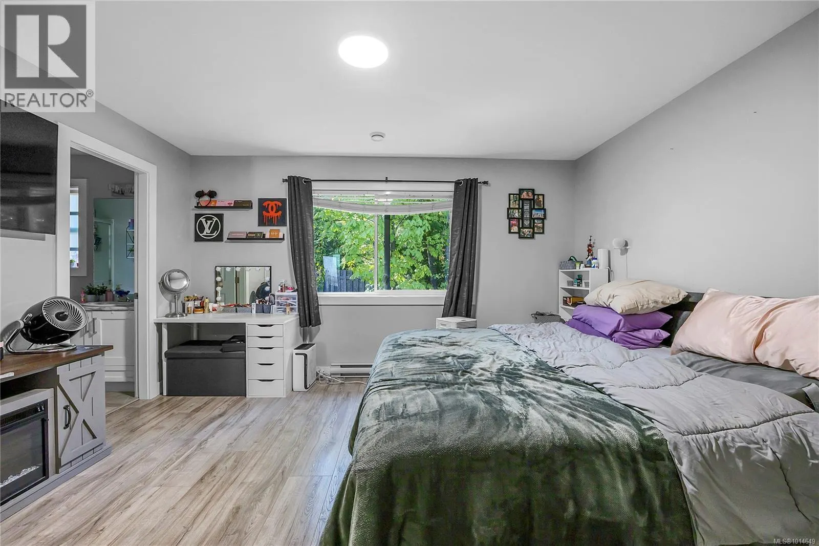 557 Lori Pl