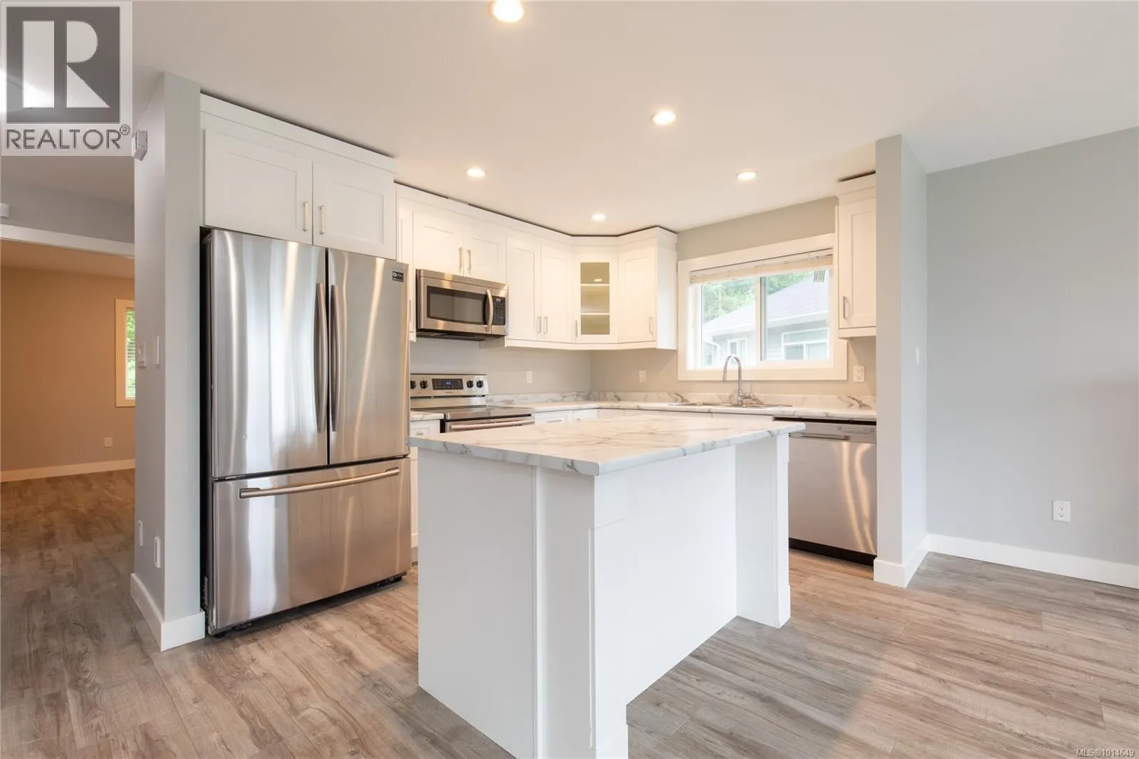 557 Lori Pl