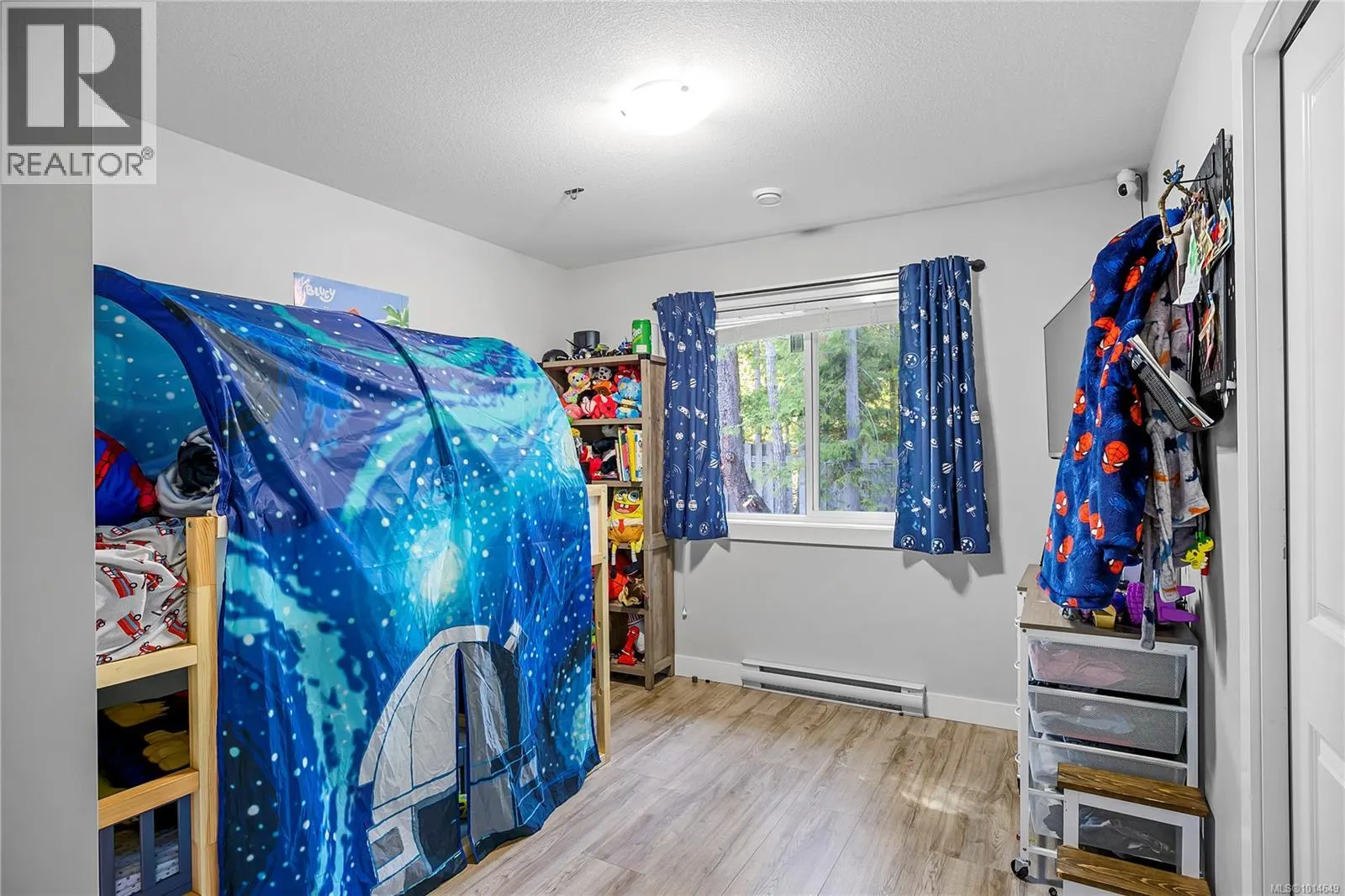 557 Lori Pl