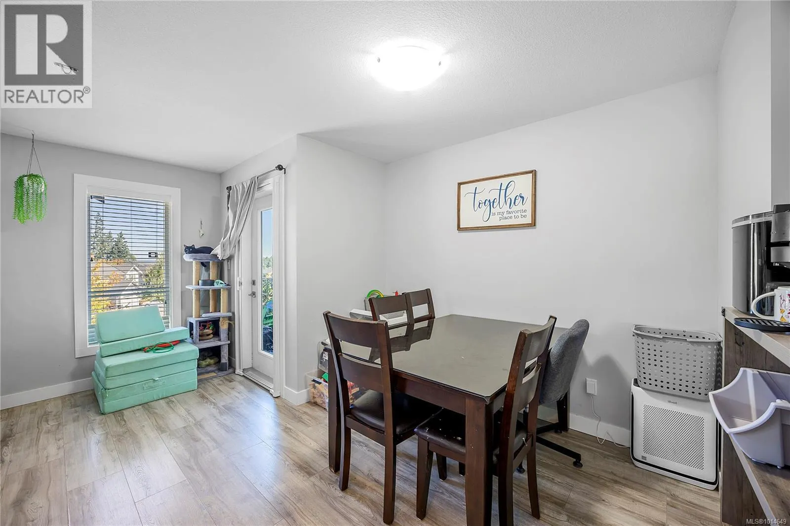 557 Lori Pl