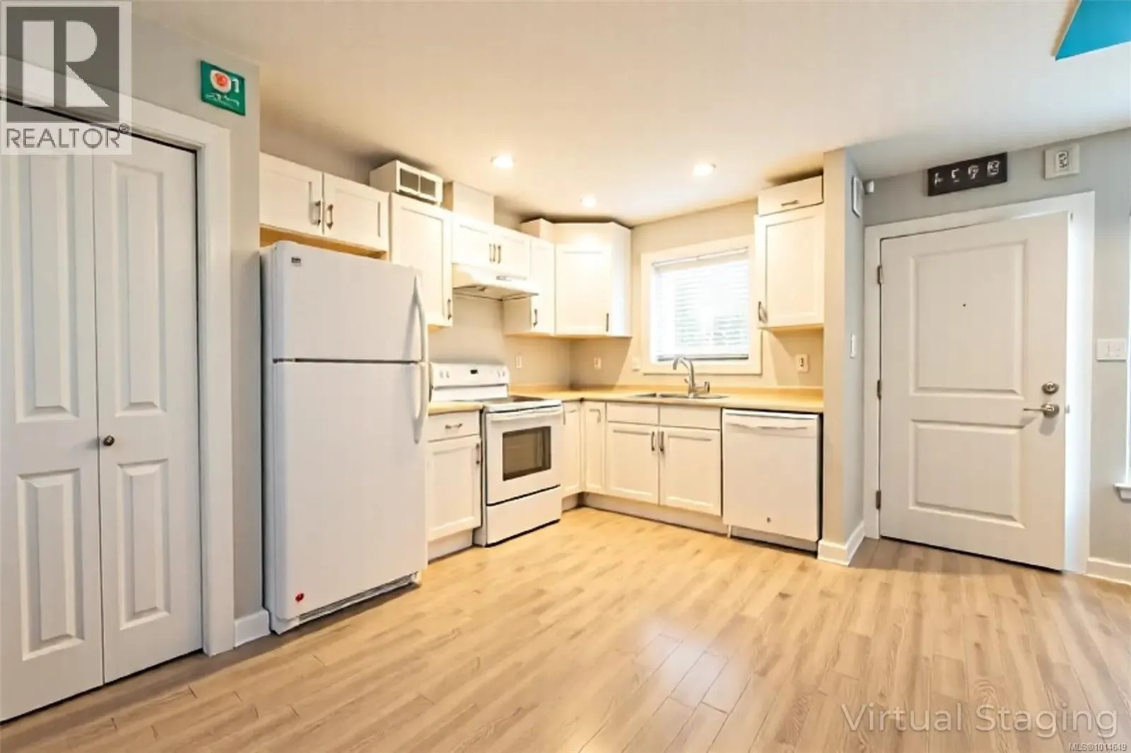 557 Lori Pl