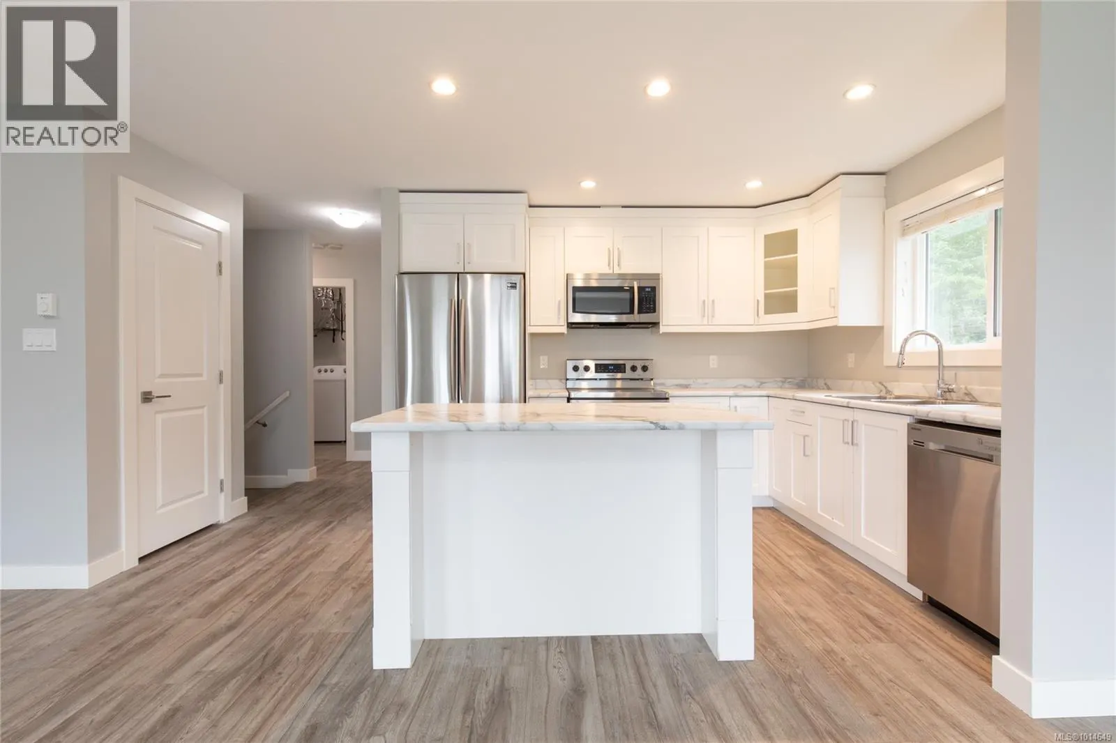 557 Lori Pl
