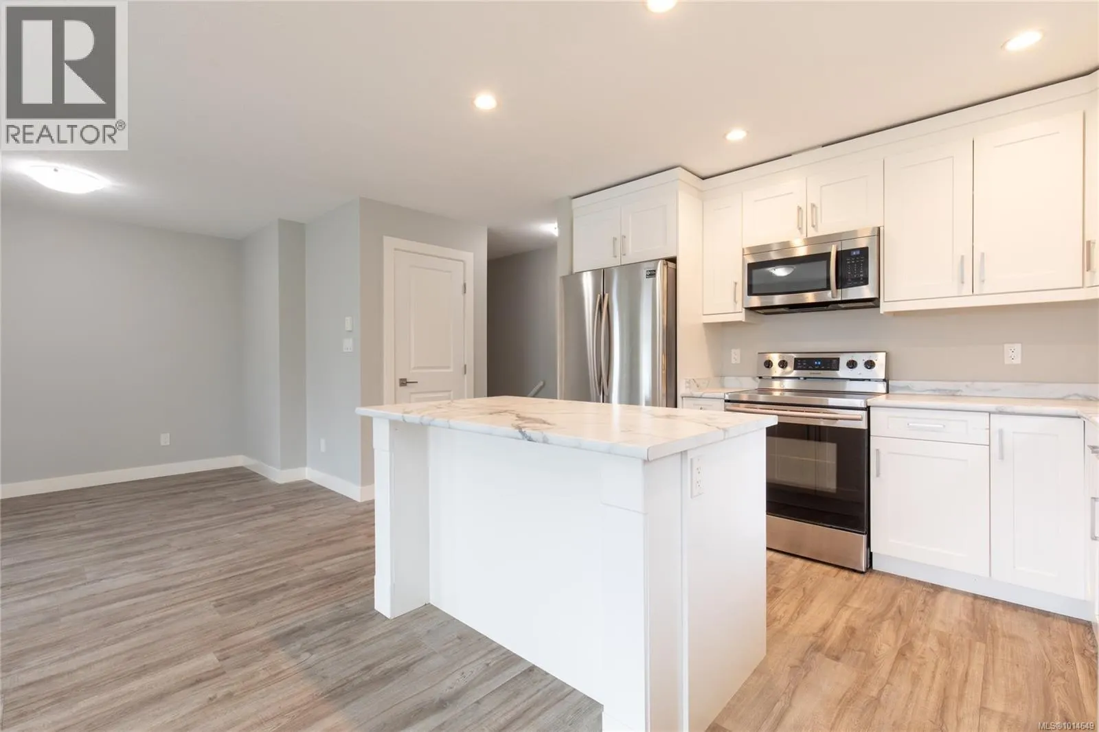 557 Lori Pl