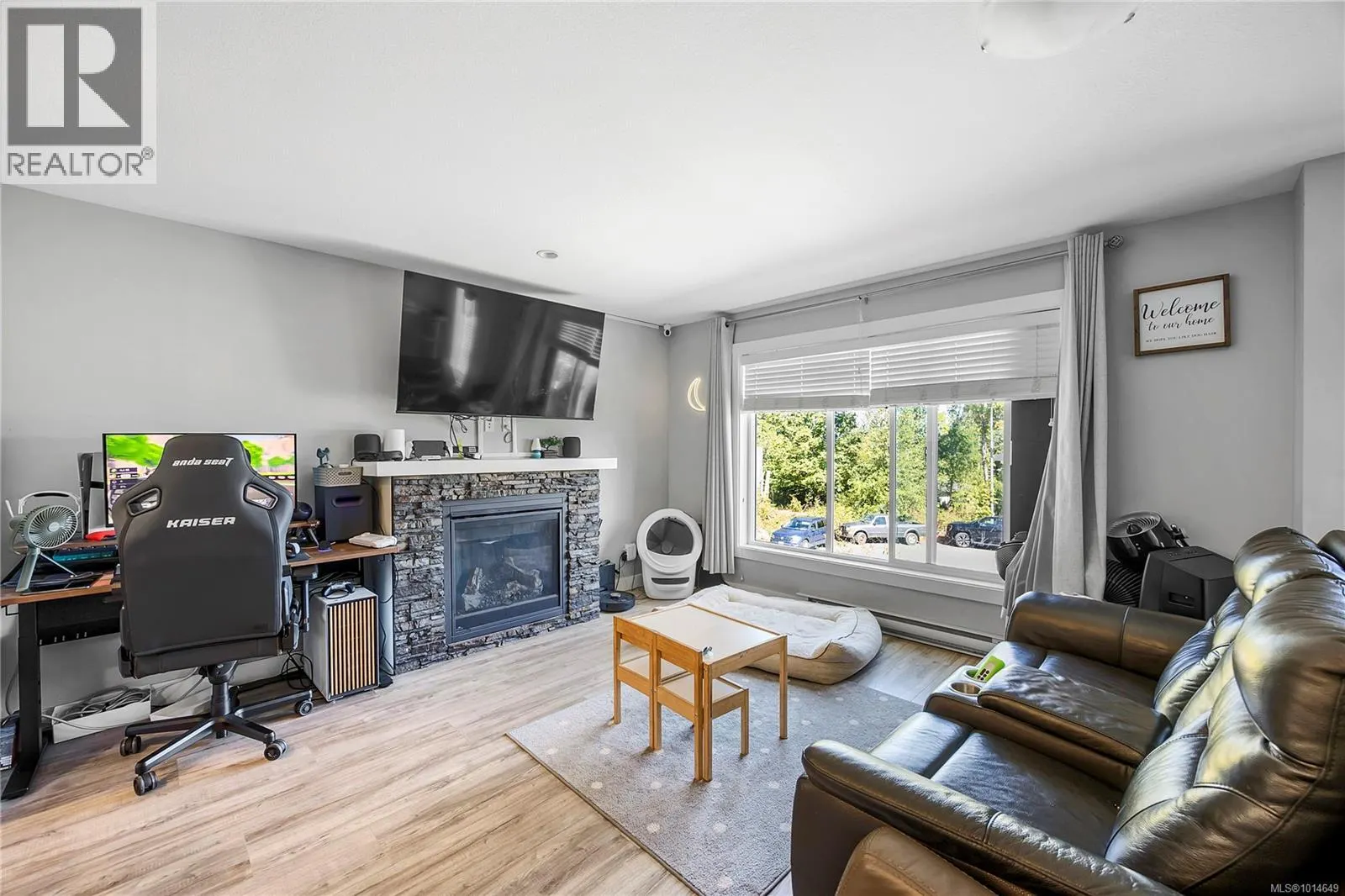 557 Lori Pl