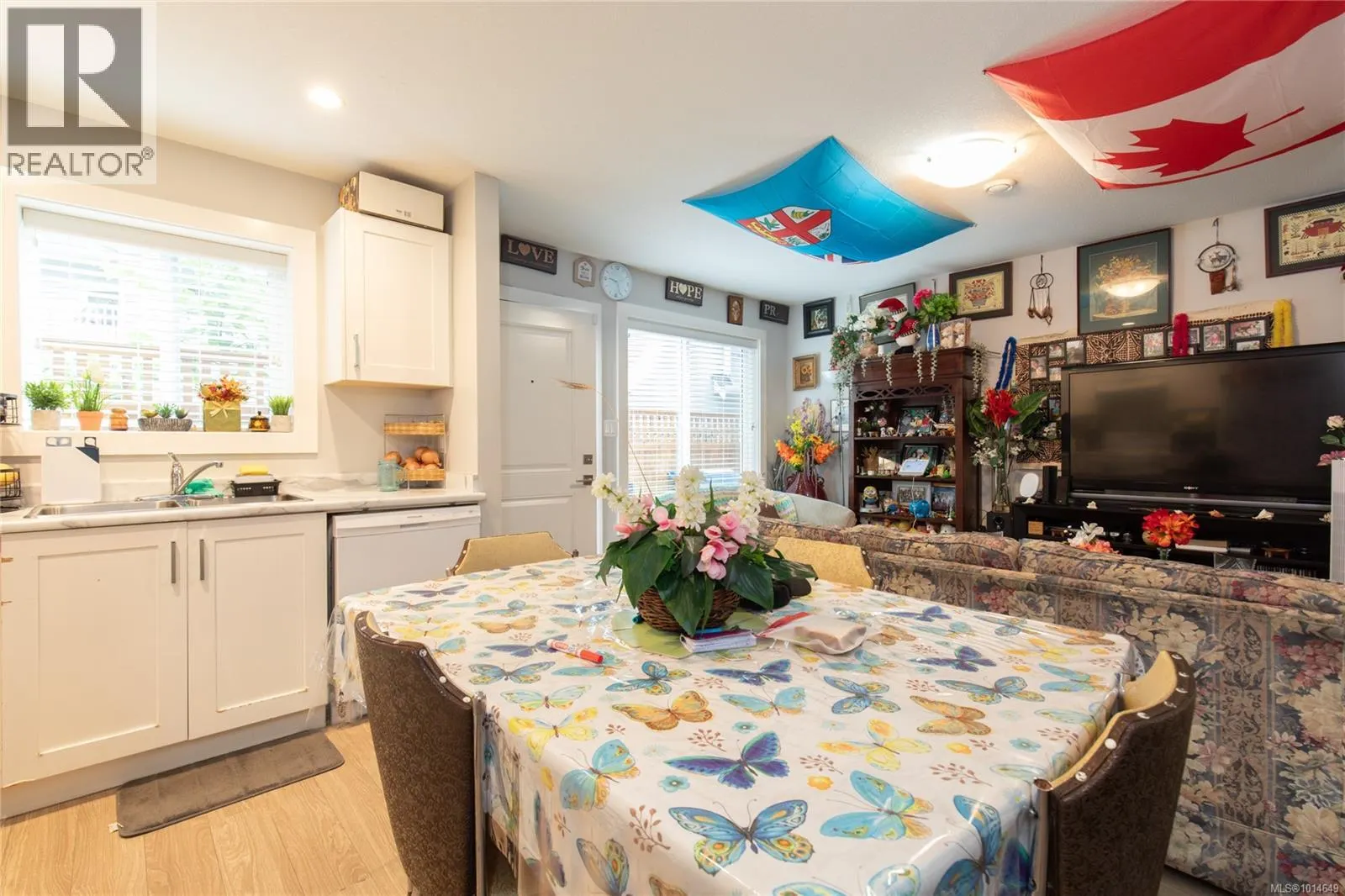 557 Lori Pl
