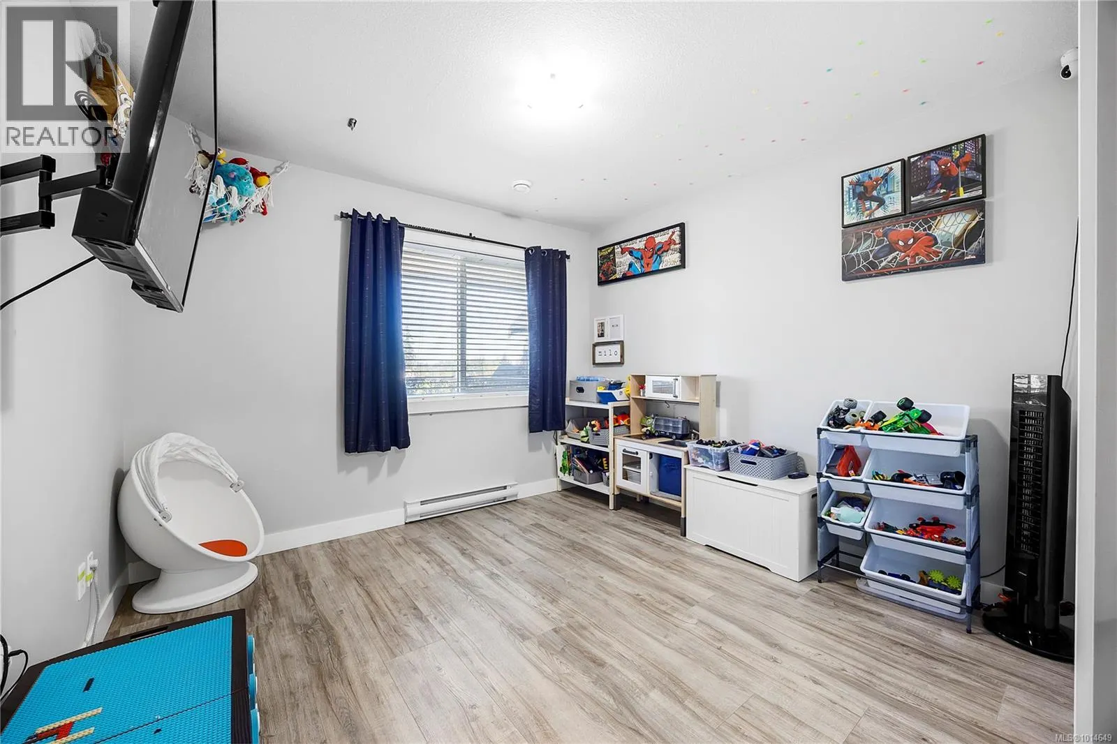 557 Lori Pl