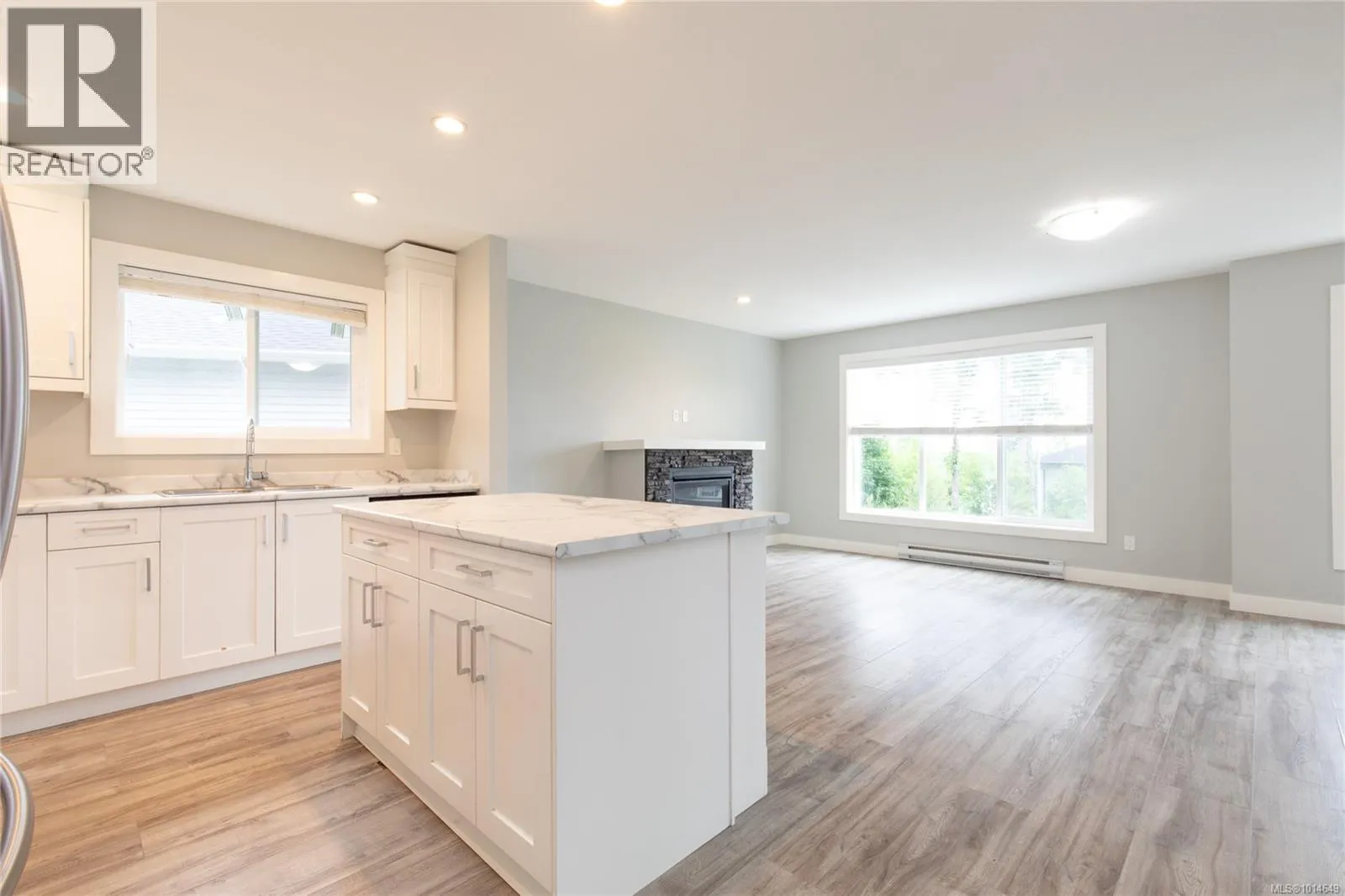 557 Lori Pl