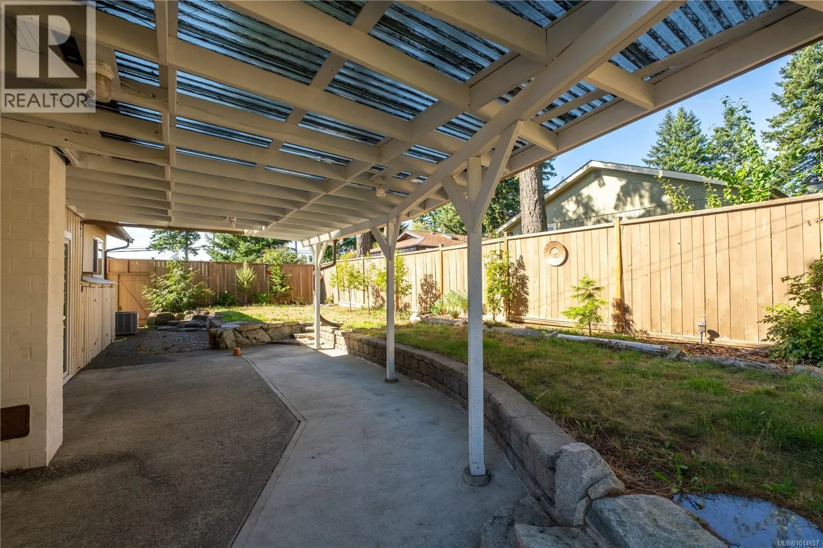 757 Lorne Cres