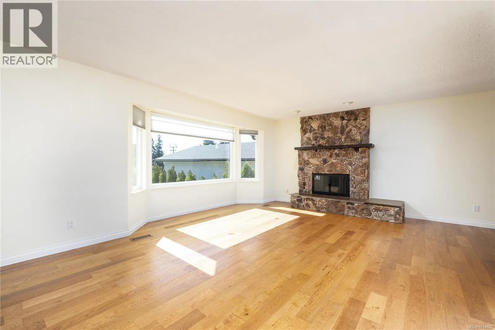 757 Lorne Cres