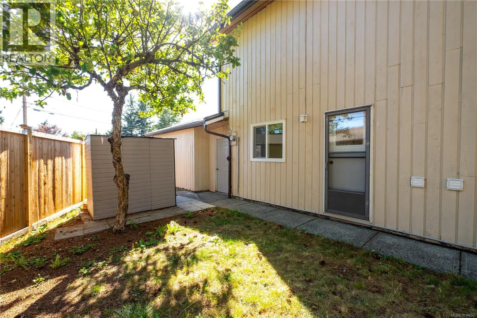 757 Lorne Cres