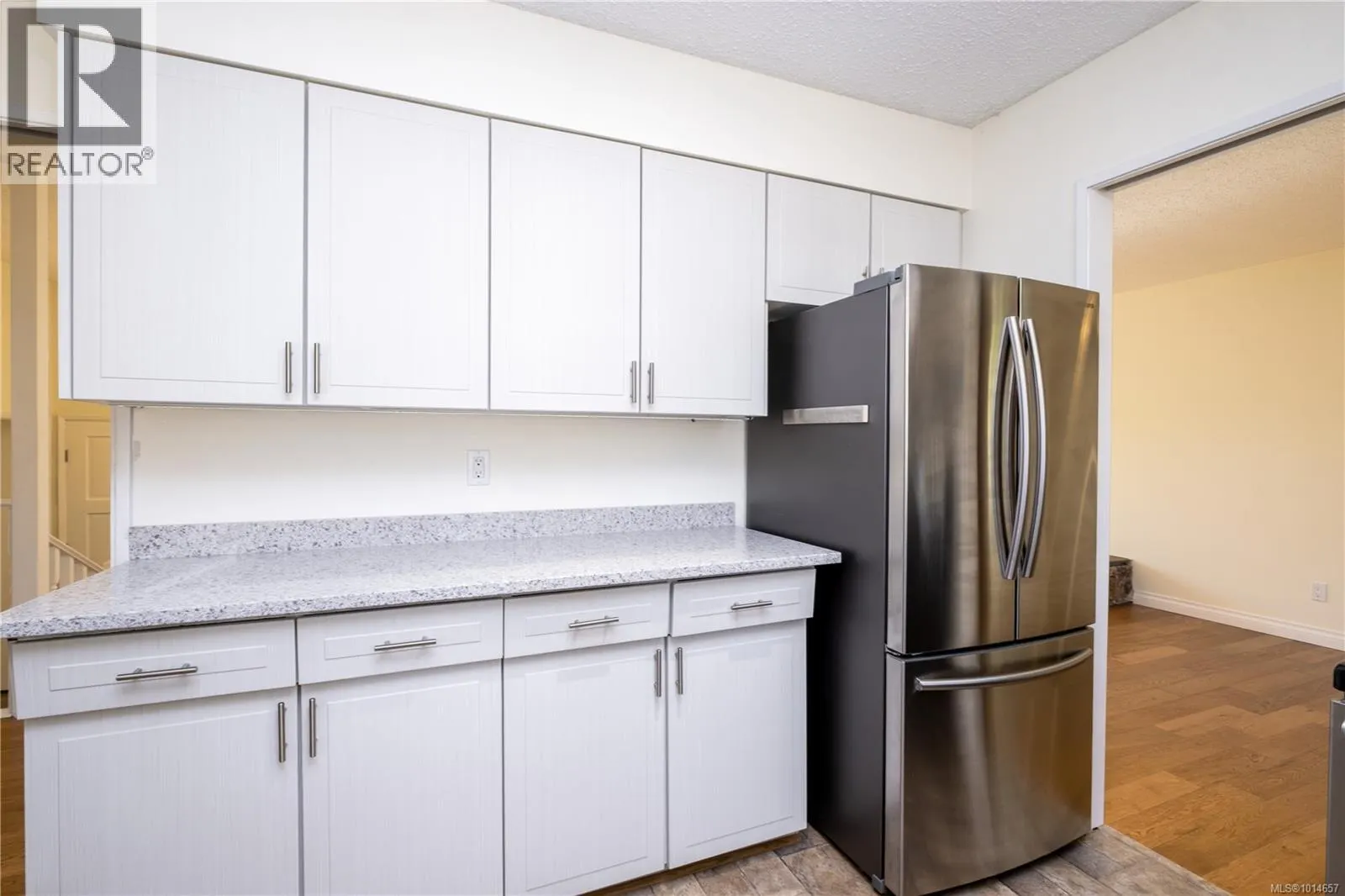 757 Lorne Cres