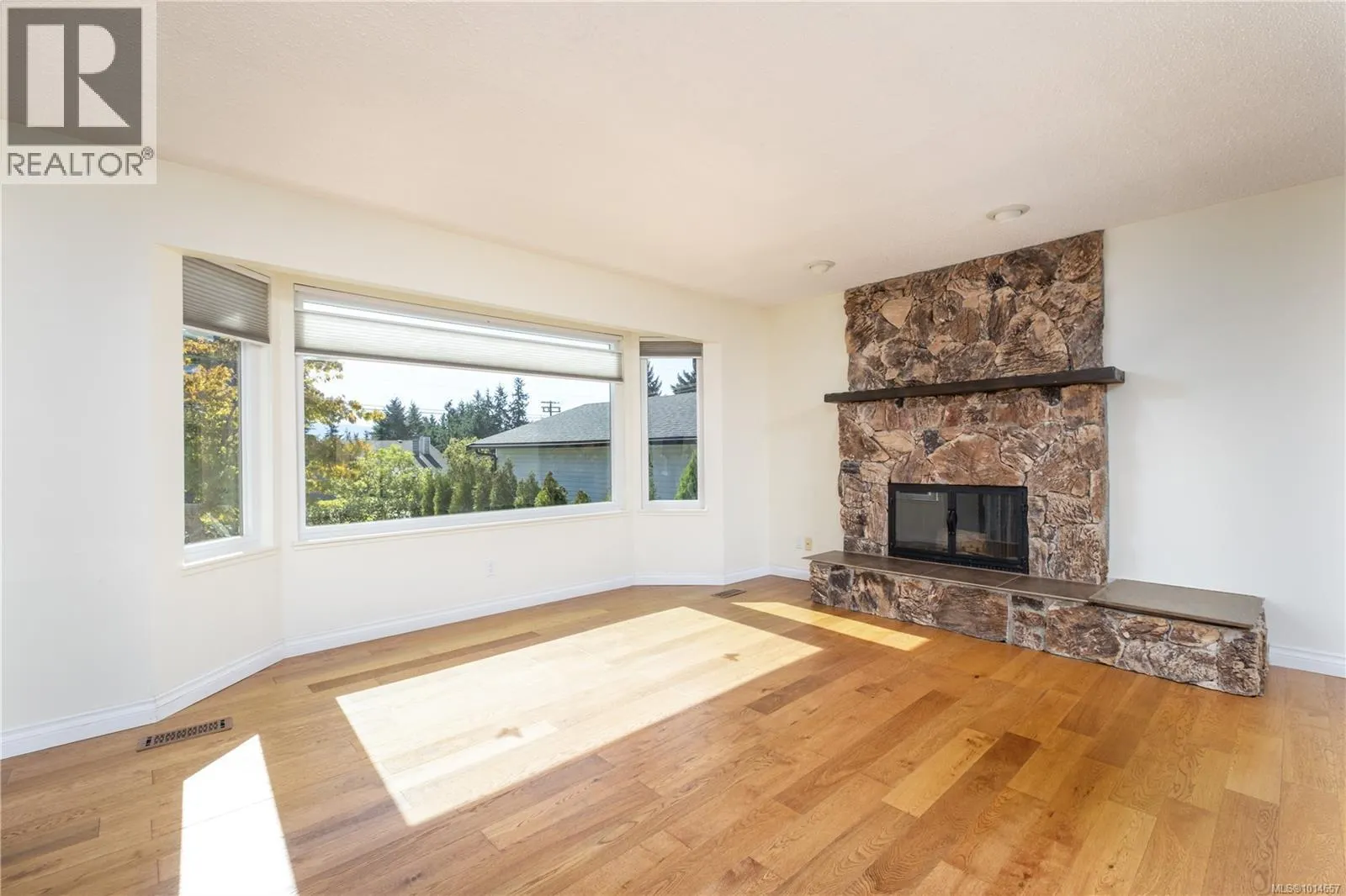 757 Lorne Cres