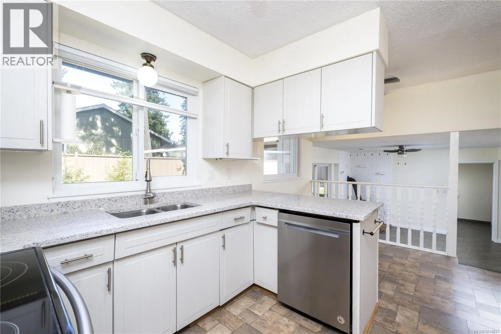757 Lorne Cres