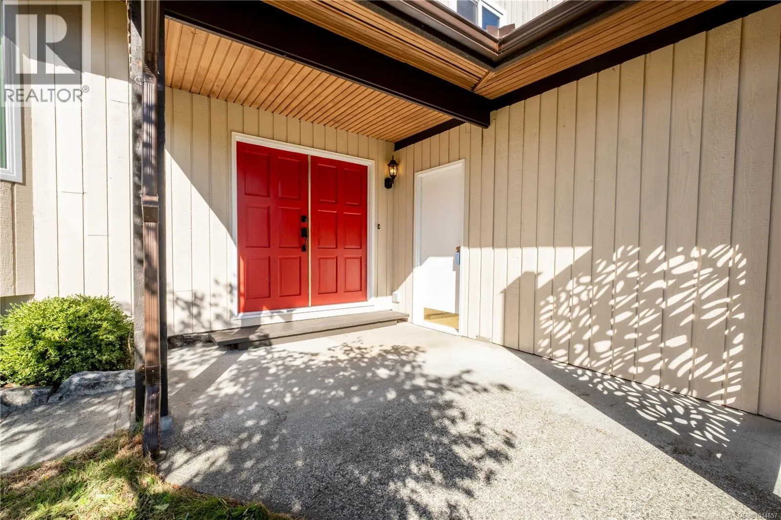 757 Lorne Cres