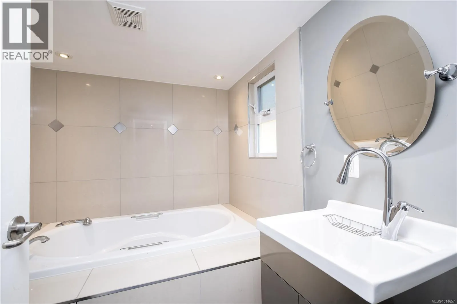757 Lorne Cres
