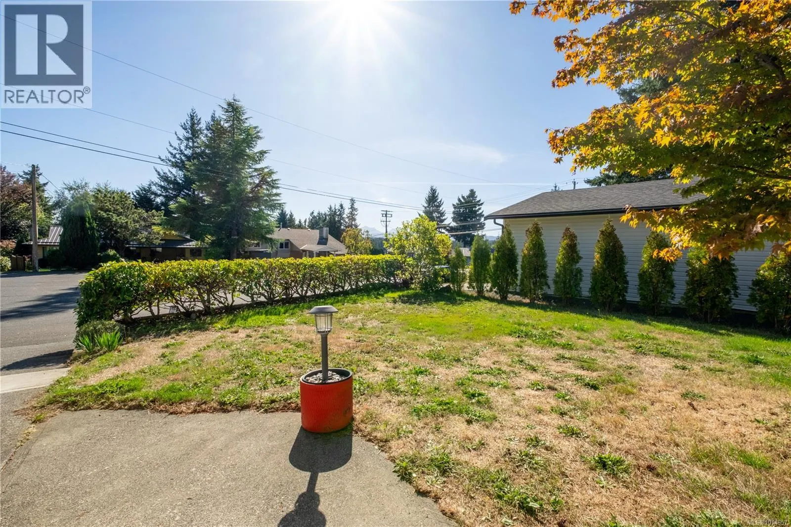 757 Lorne Cres