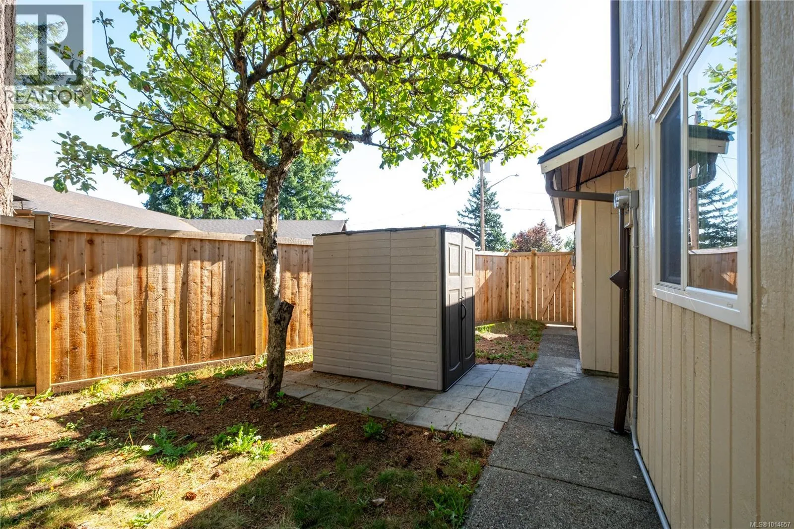 757 Lorne Cres