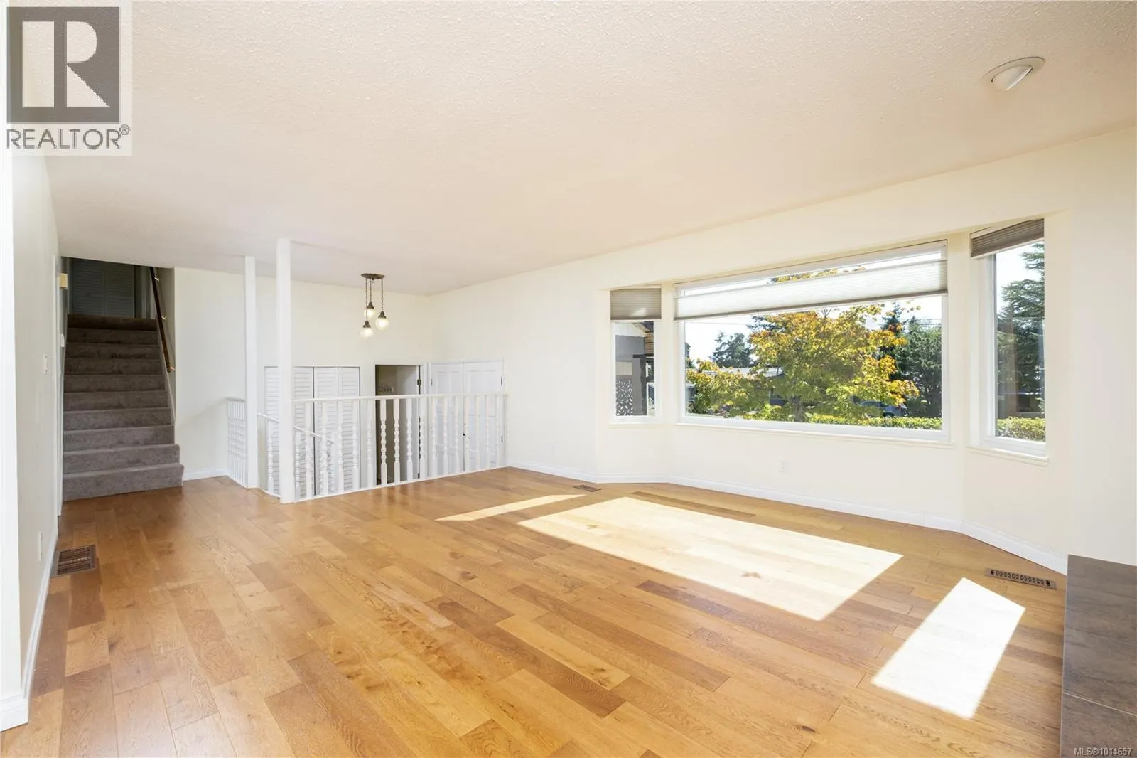 757 Lorne Cres