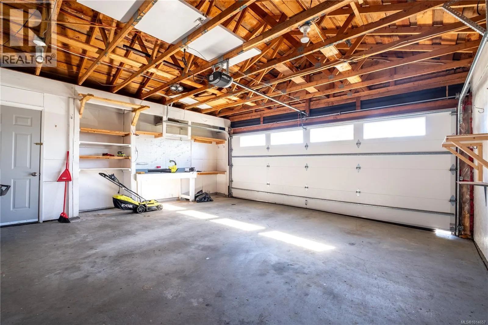 757 Lorne Cres