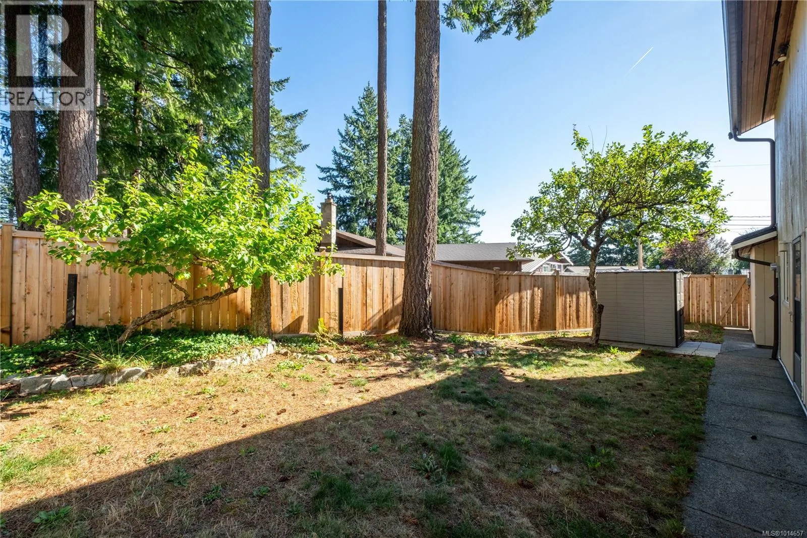 757 Lorne Cres
