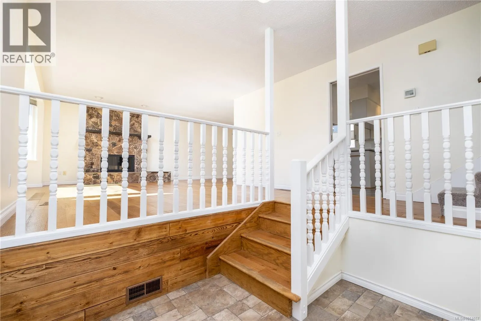 757 Lorne Cres