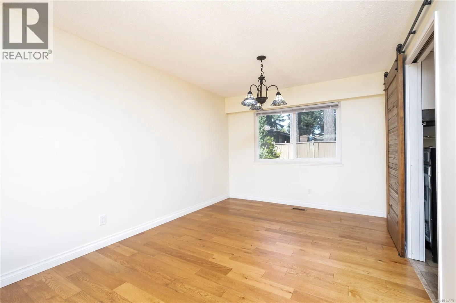 757 Lorne Cres