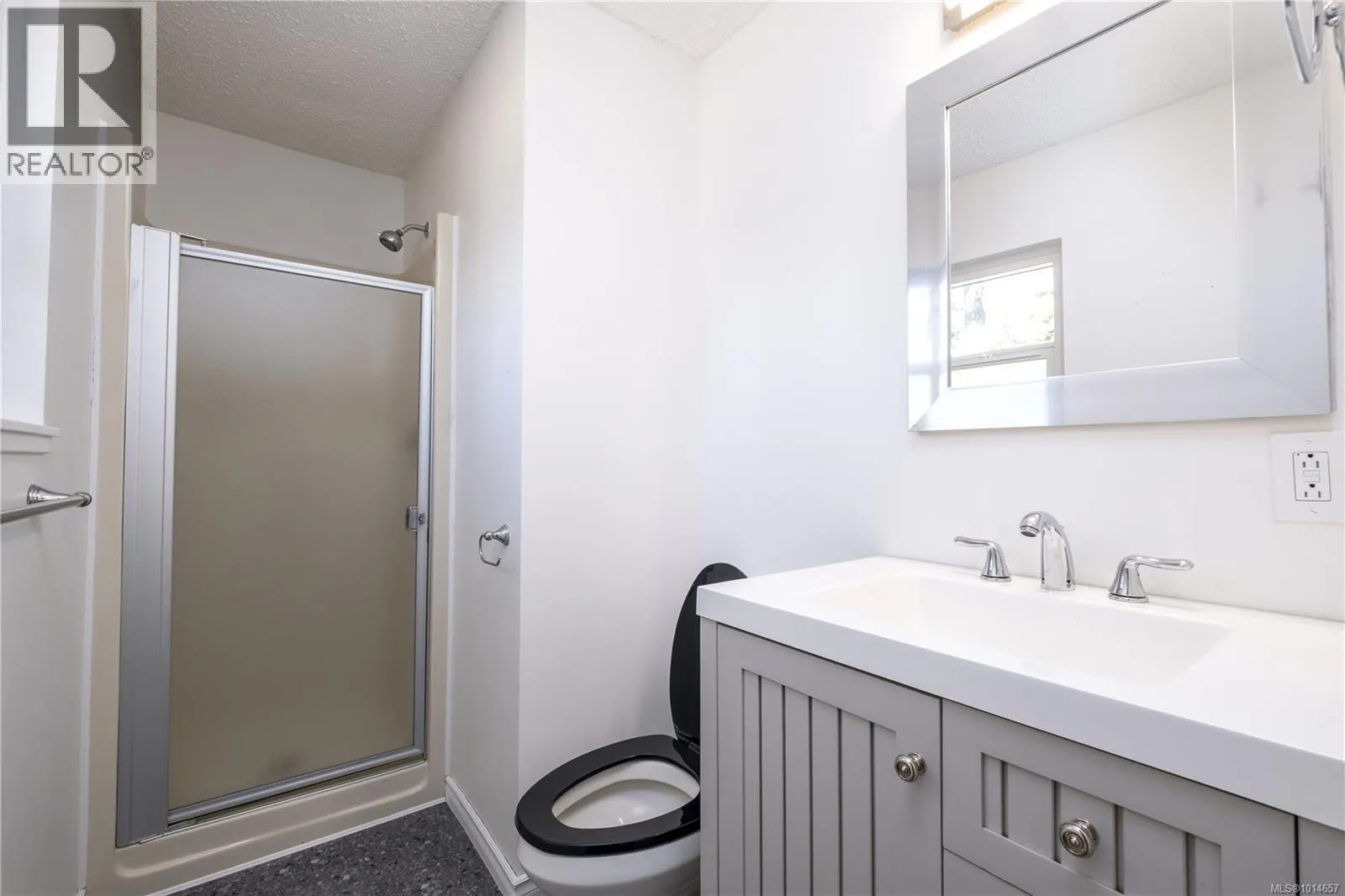 757 Lorne Cres