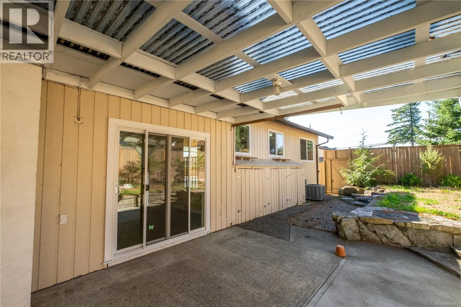 757 Lorne Cres