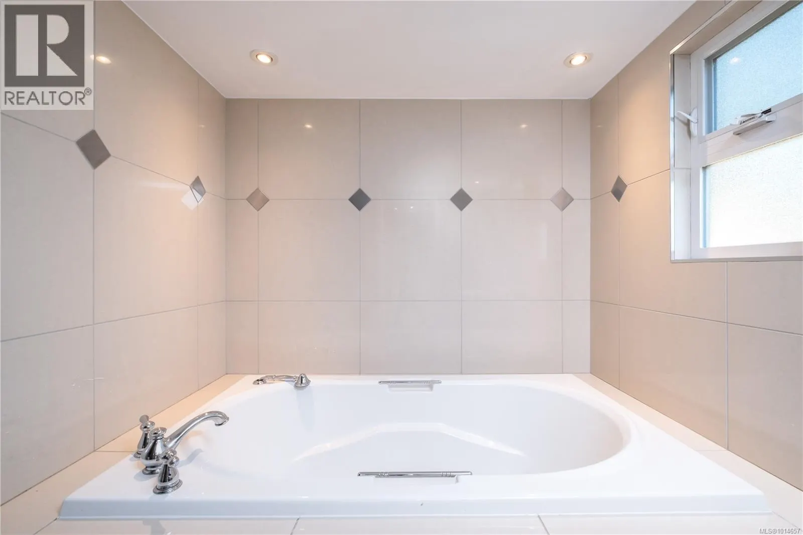 757 Lorne Cres