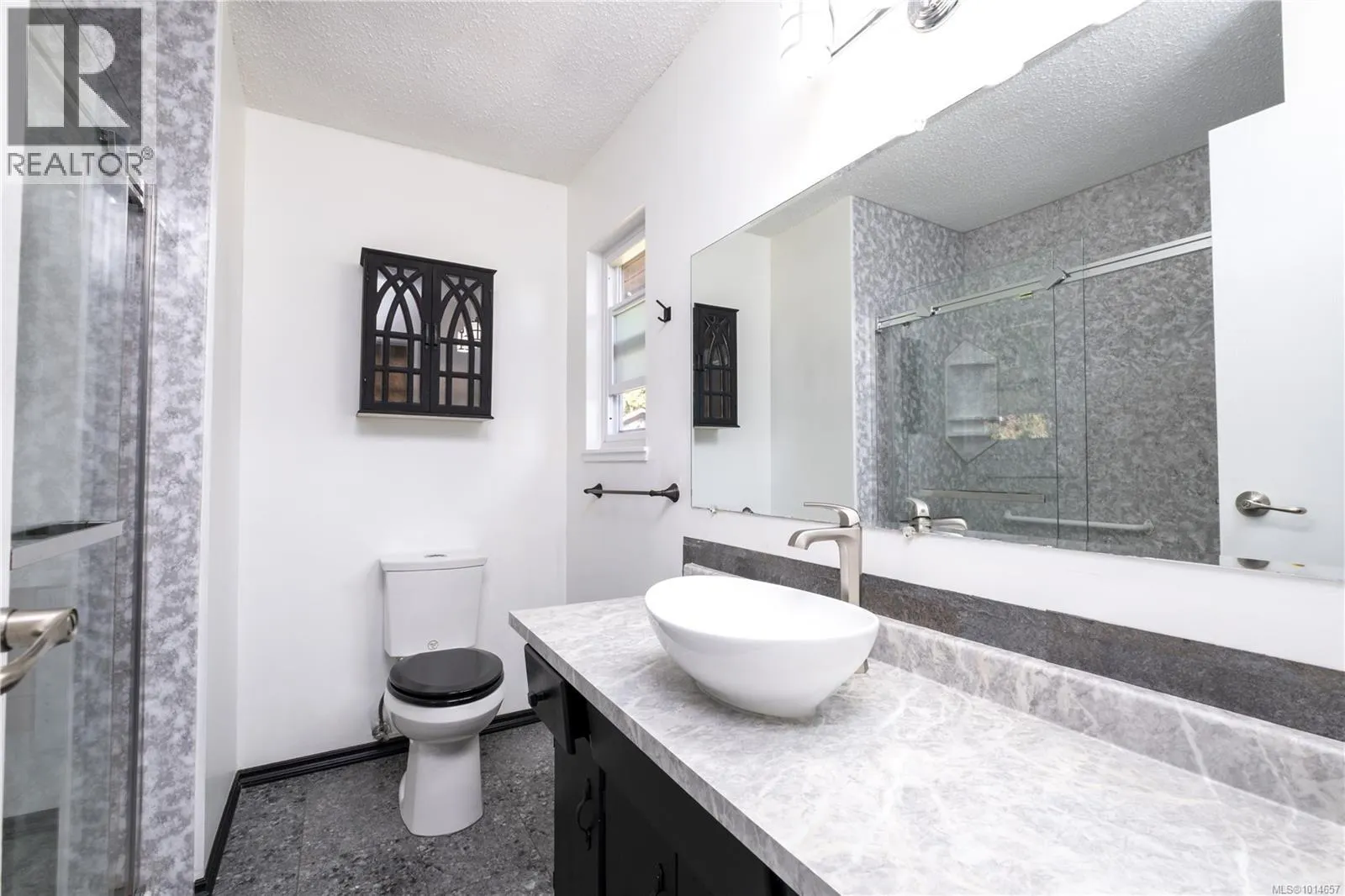 757 Lorne Cres