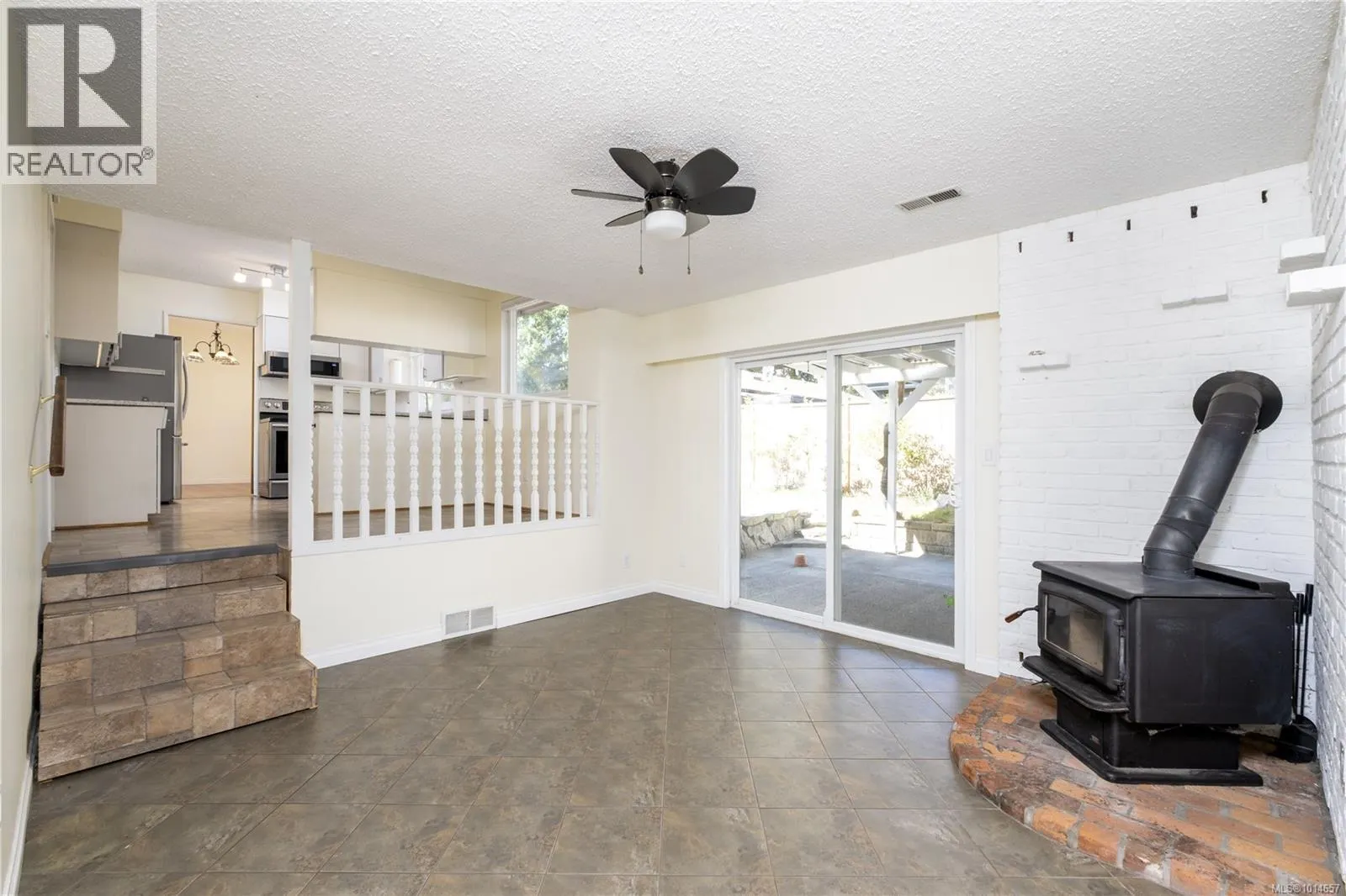 757 Lorne Cres