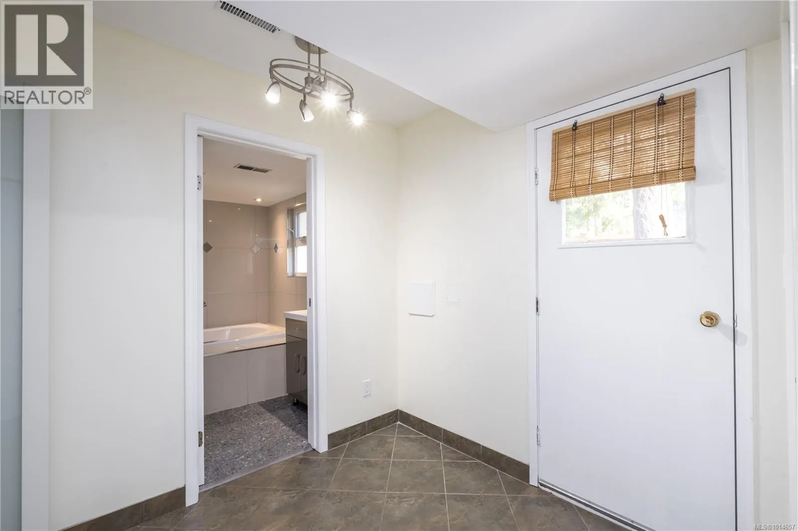 757 Lorne Cres