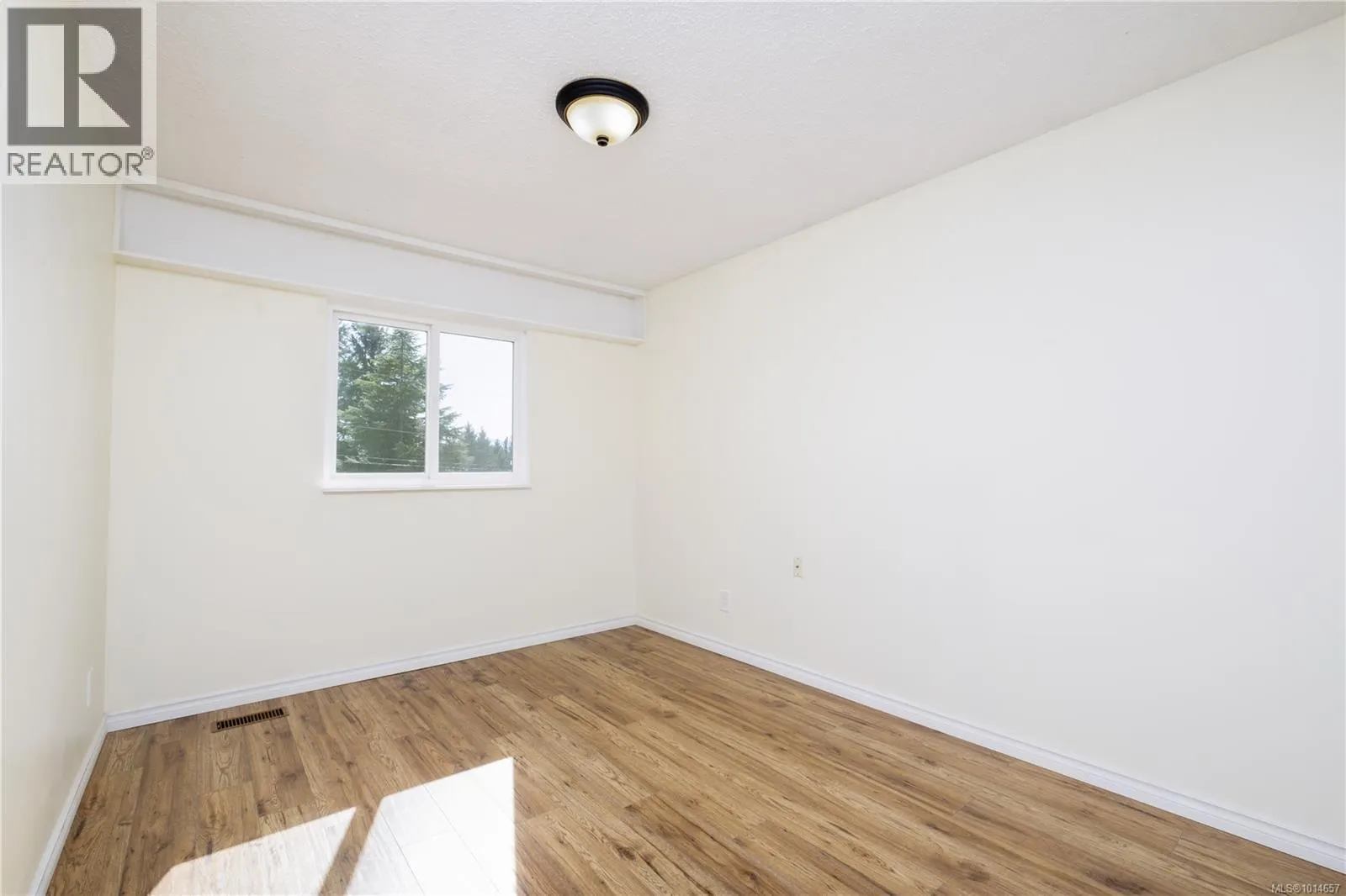 757 Lorne Cres